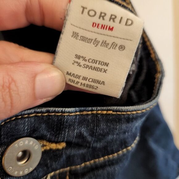 TORRID Plus Denim Shorts  - Picture 4 of 4
